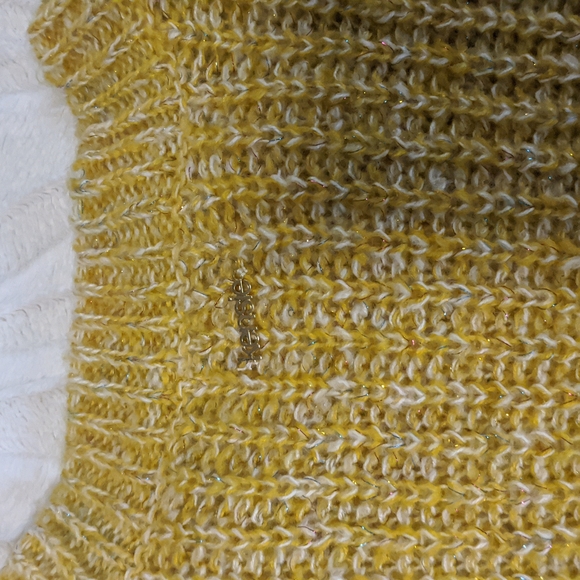 Like New Kensie Twist Hem Sweater - Picture 8 of 8